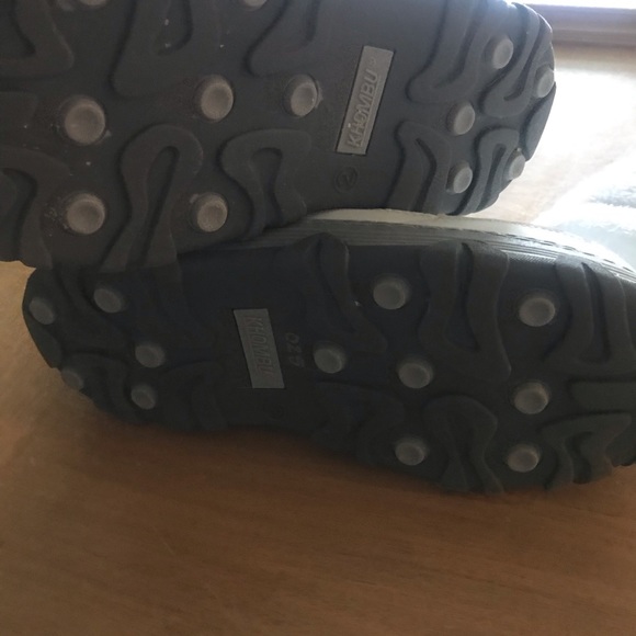 Khombu Girls Sze 2 White Snow Boot &North Face Hat - Picture 15 of 16